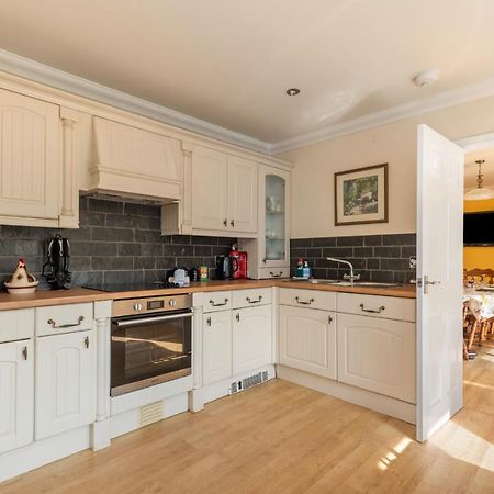Sunningdale - Beach Side Cottage, Sea Views, Parking Saundersfoot Exterior photo