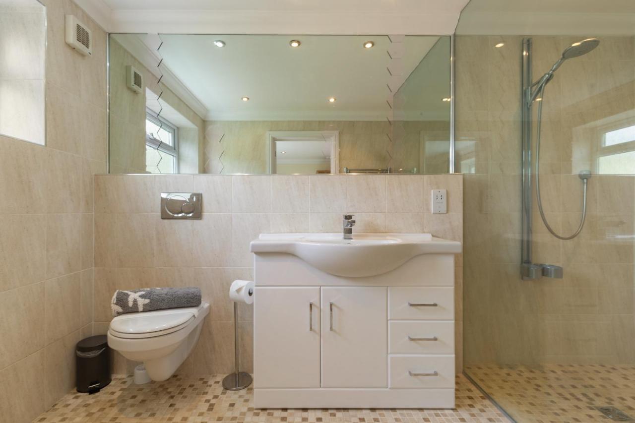 Sunningdale - Beach Side Cottage, Sea Views, Parking Saundersfoot Exterior photo
